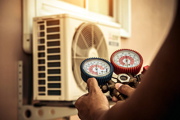Professional Hvac technician working in Mount Olive, AL